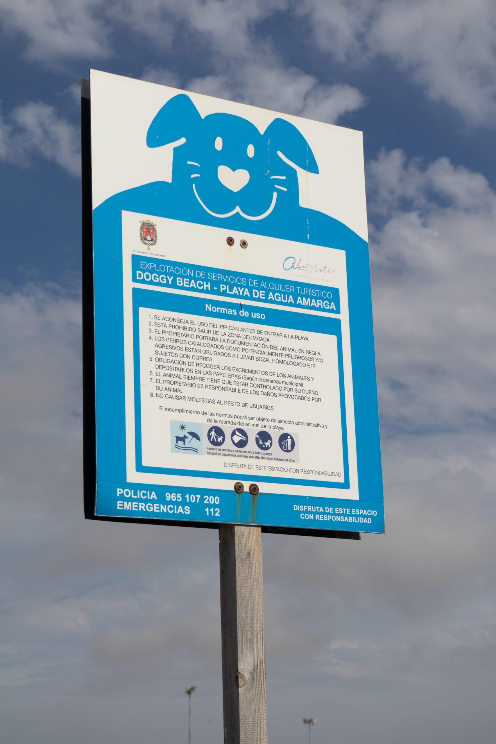 Panneau de règles plage pour chien Alicante Costa Blanca Espagne regles