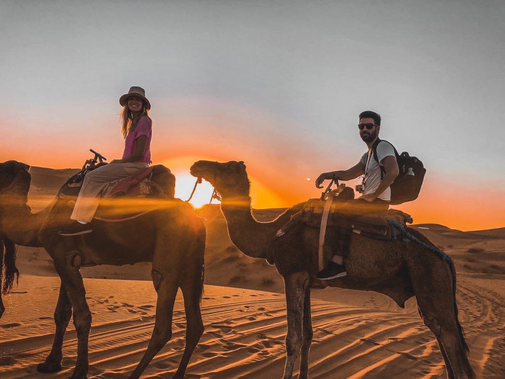 Historias de vida en el extranjero Tina Viajes pareja Egypto camellos desierto
